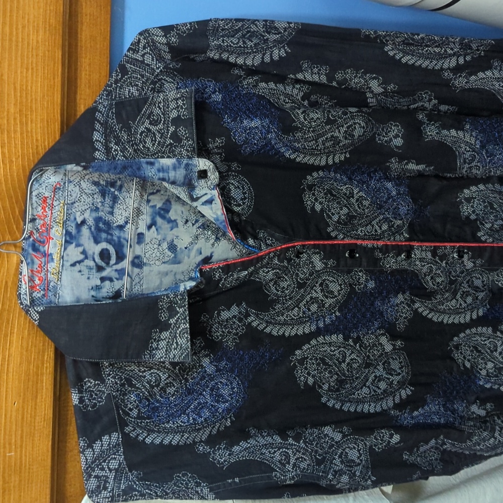 Robert Graham Limited edition euc casual dress shirt Unsized, close to L/XL?